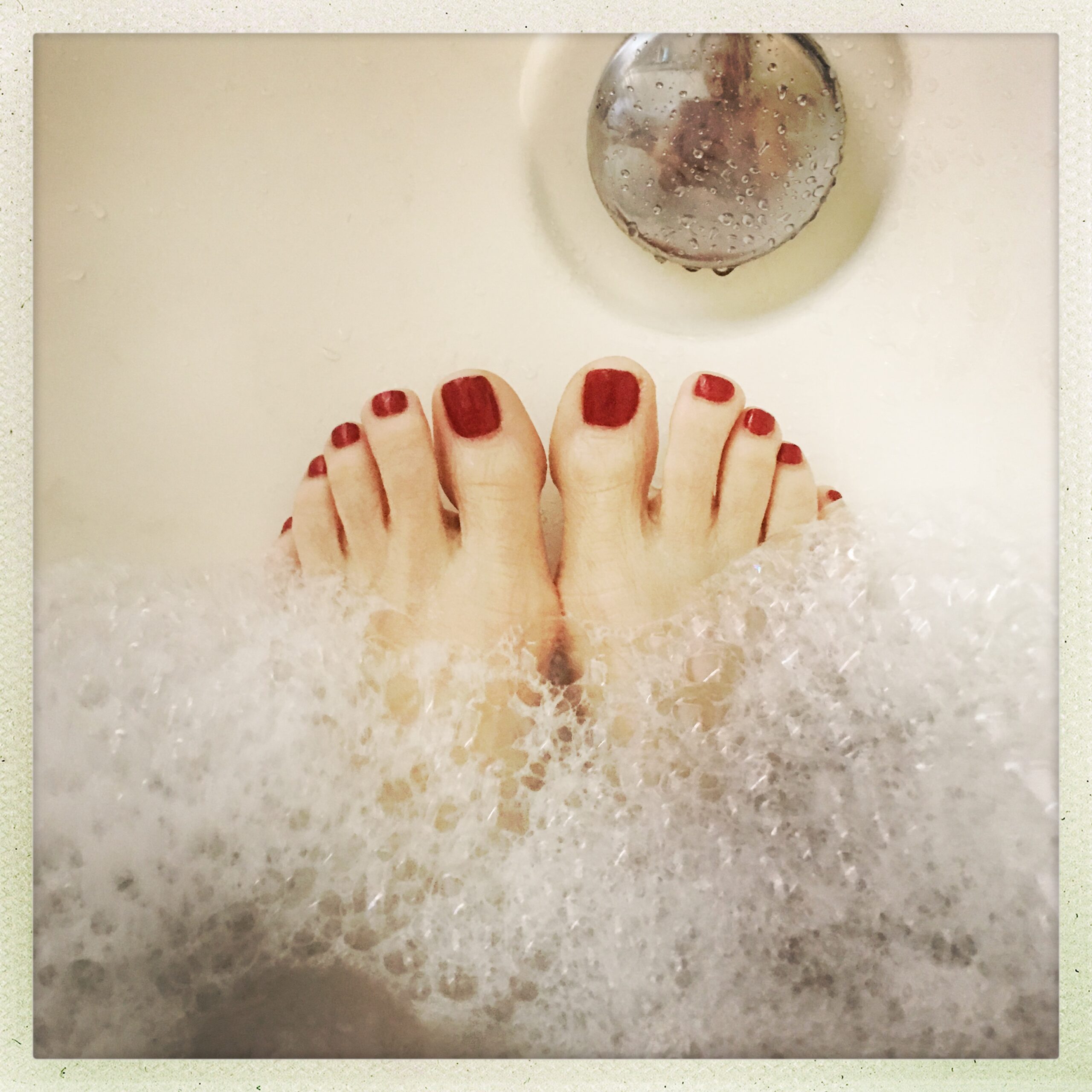 Feetinbubblebath